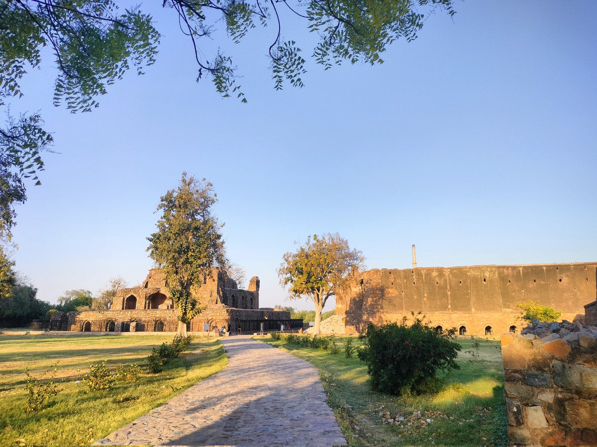 Feroz Shah Kotla Fort in Ferozabad is the 4th city in Delhi and the capital of the Delhi sultanate in 1354.
#newdelhi #delhi #ExploreMore