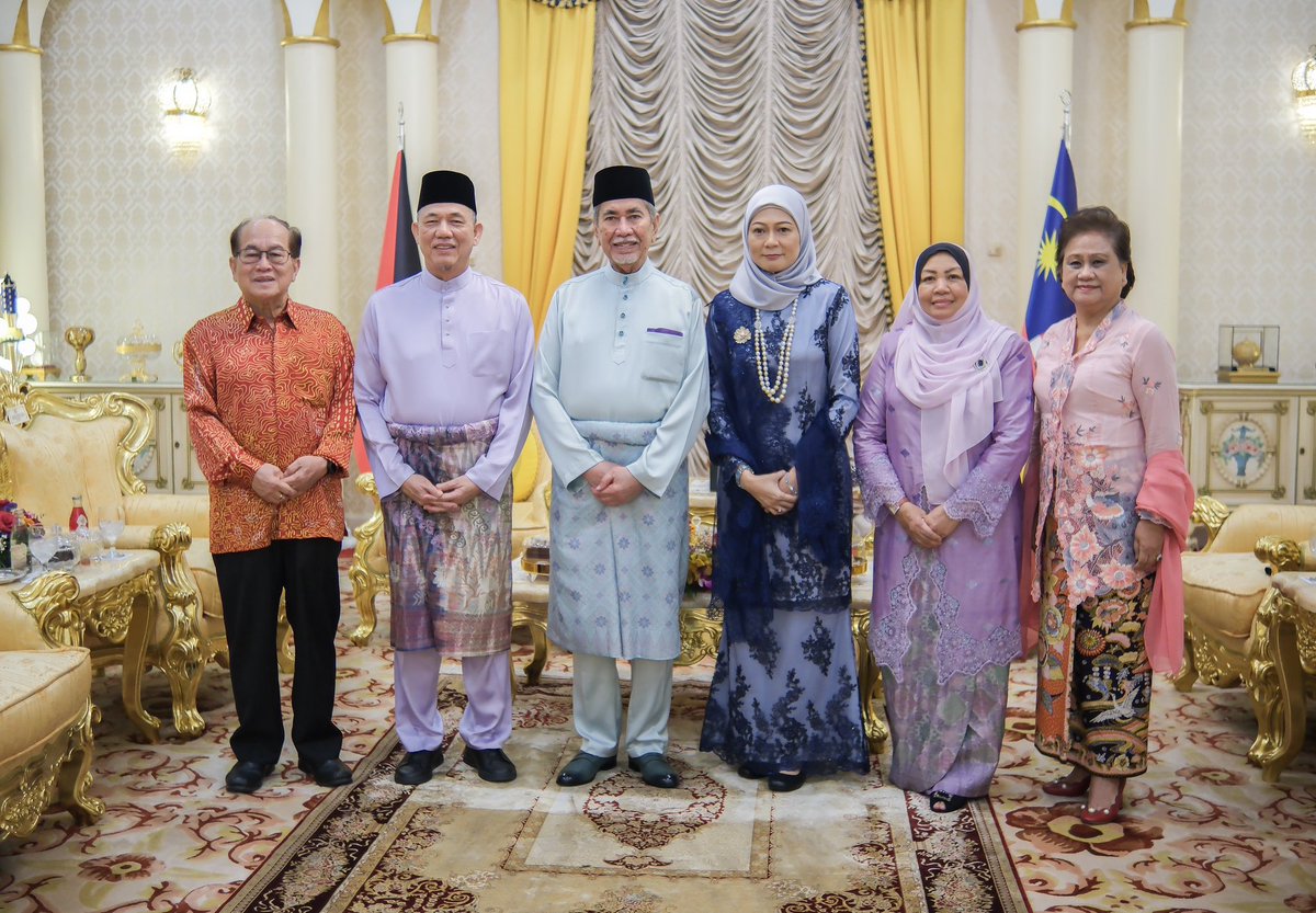 Petra Jaya | 10 April 2024 | Rabu Usai Solat Sunat Aidilfitri pagi ini saya menghadiri Majlis Ramah Tamah Aidilfitri bersama Tuan Yang Terutama Yang Di-Pertua Negeri Sarawak, Tun Pehin Sri Dr Wan Junaidi Tuanku Jaafar dan Toh Puan Fauziah Mohd Sanusi. Hadir sama Premier