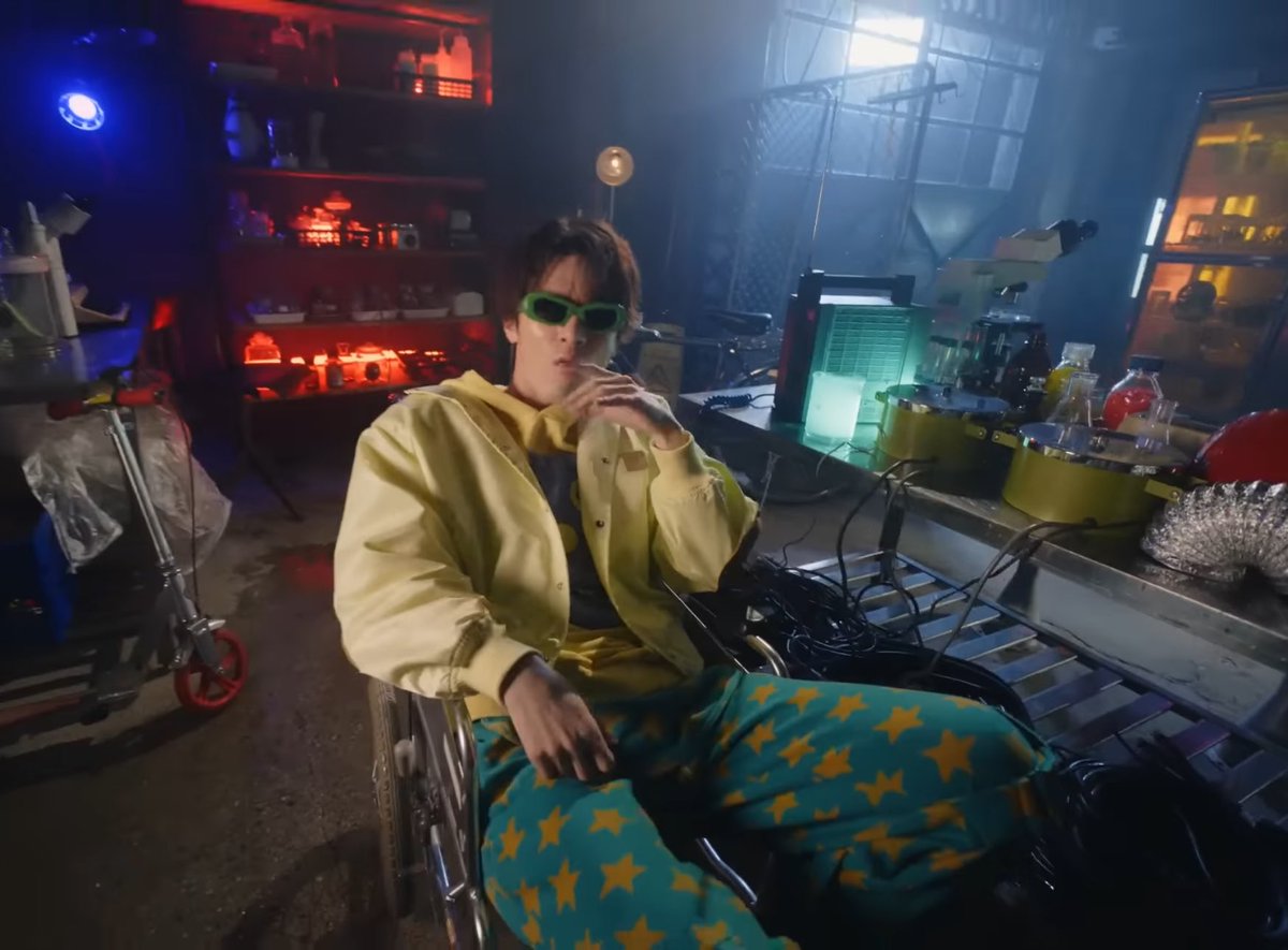 SnowMan YouTube Channel 「Vroom Vroom Vroom」Hikaru Iwamoto