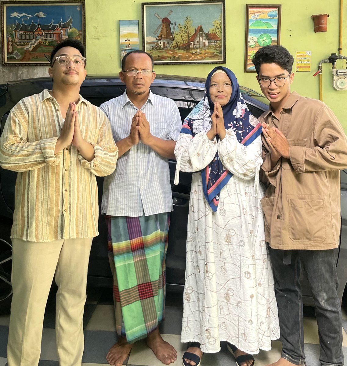 faisalsila's tweet photo. happy eid mubarak https://t.co/DY5B1NuDLZ