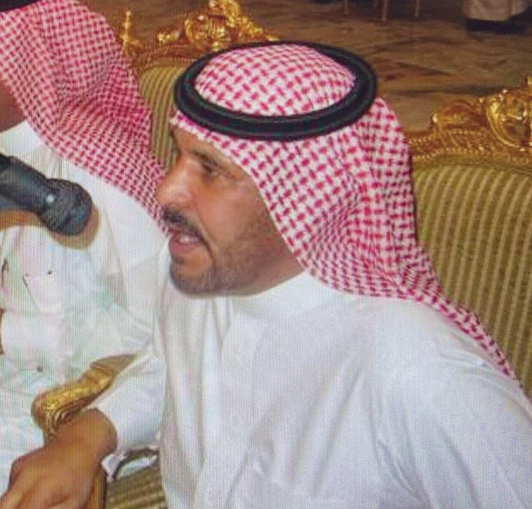 ربعي وبأمدحهم بشيً وكادي
والصدق بين الناس مافيه منقود

يوم ان بالدنيـا صباح .. وهجادي
على السبايا بين طارد .. ومطرود

واد الجرير لـ لابـتـي صـار وادي
زودً على واد الرمه مدهل القود

ماهو بهدو الا بضرب الهنادي
وشلفً يربع في مضاربهن الدود

#قبيله_حرب_تعايدكم 
#عبدالله_بن_زويبن