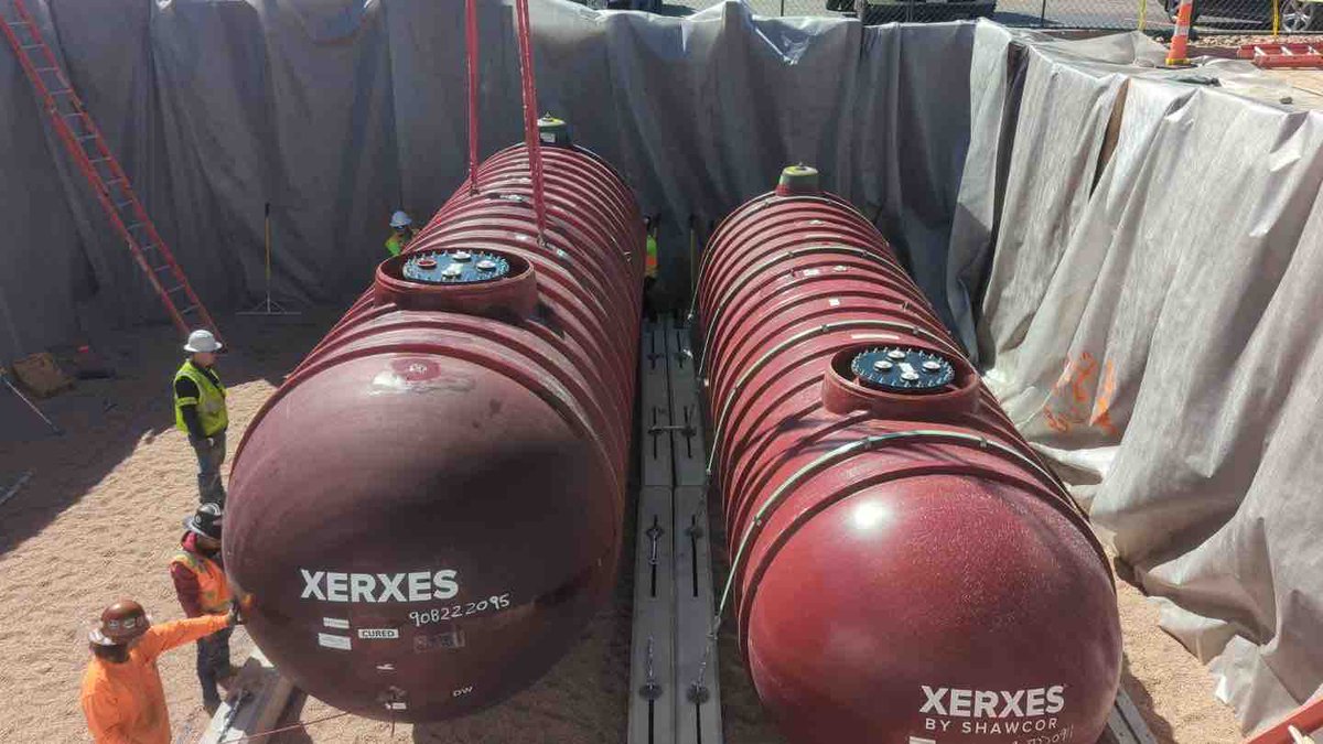 D_H_United's tweet image. It must be Tuesday. Big tankset on this remodel project. Replacing old tanks and piping at this existing site. Great work team! #dhunited #installation #remodel #tanksettuesday #xerxes