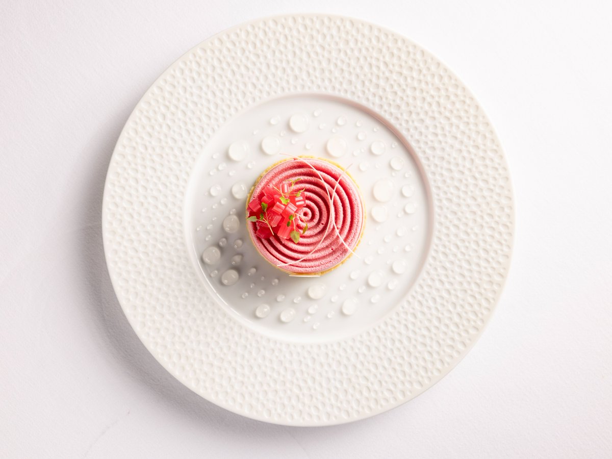 Introducing Tomlinson’s #Yorkshire Forced Rhubarb ‘Tourbillon’, created by our Pastry Team to complement the flavours of spring on the #FletchersRestaurant seasonal set menu. It is available for lunch and dinner until 30th April. Reserve your table: bit.ly/3TJDAVY