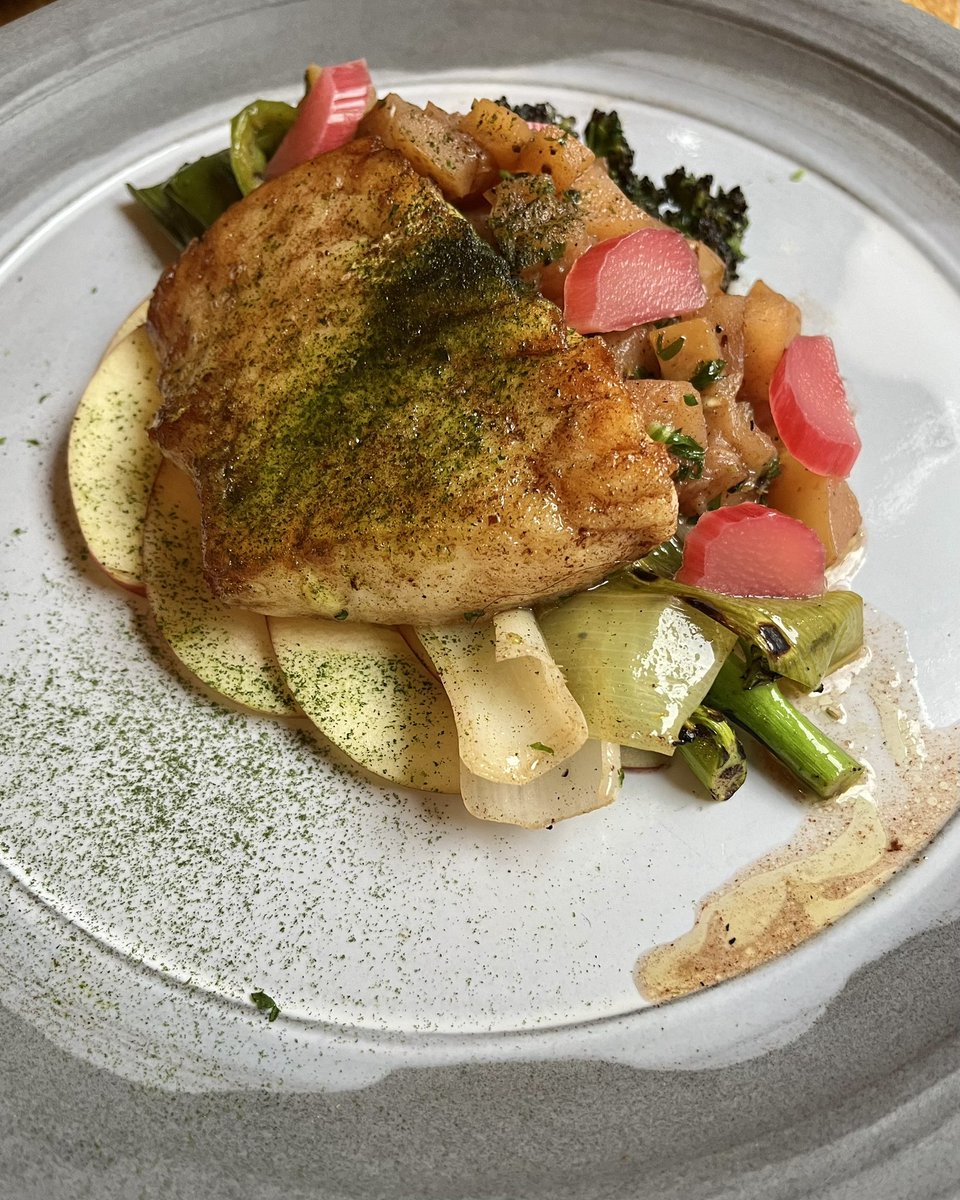 Cornish Brill , bedlam farm broccoli , ringden farm apple @apricitydukest @chef_chantelle #foodie #londonfood #dininglondon #londoneatsout #toplondoneats #sustainability #lowwastefood #foodtravelchat #foodphotography #londonrestaurants #michelingreenstar #apricityrestaurant