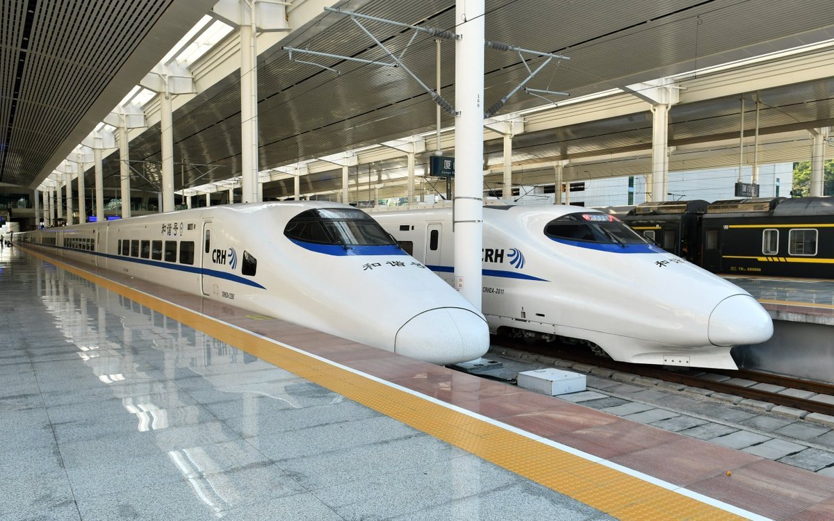 High-speed rail network 🇨🇳 China: 42,000 kilometers Rest of the world: 38,000 kilometers