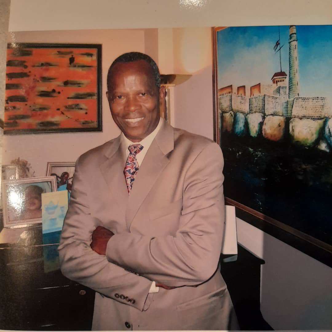 OlumideAkpata's tweet image. Dr. Sunday Solomon Osayande "Sunny" Akpata (1936 - 2024)

Quintessential Kingsman, celebrated sportsman, astute Administrator and Diplomat...

Suave, debonair, charming, personable, engaging, worldly...

Loving father, doting husband, amazing family man, the favourite Uncle, the…
