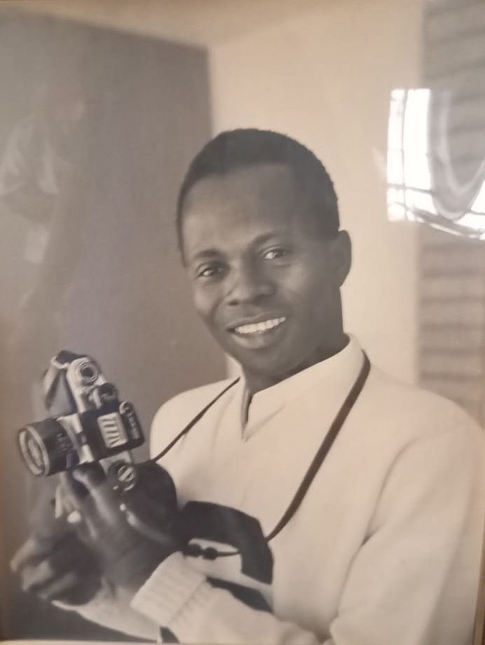 OlumideAkpata's tweet image. Dr. Sunday Solomon Osayande "Sunny" Akpata (1936 - 2024)

Quintessential Kingsman, celebrated sportsman, astute Administrator and Diplomat...

Suave, debonair, charming, personable, engaging, worldly...

Loving father, doting husband, amazing family man, the favourite Uncle, the…