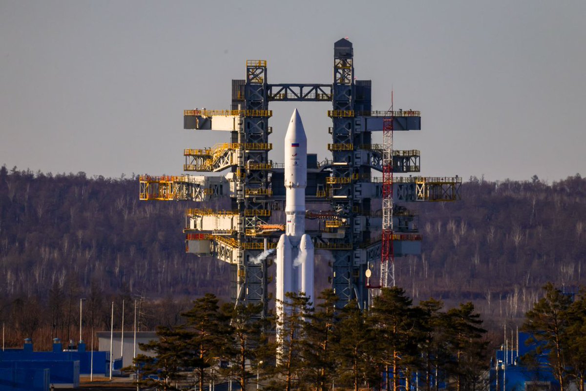 According to the head of Roscosmos Yuri Borisov, today's #AngaraA5 launch attempt was scrubbed due to the a malfunction in the engine start control system. Most likely, this is a software error. The next launch attempt will happen tomorrow at the same time - April 11, 09:00 UTC.