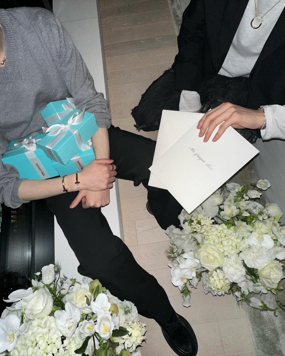 cherieyunie's tweet photo. para namang post wedding pics 🤣 https://t.co/J8KdvJn119