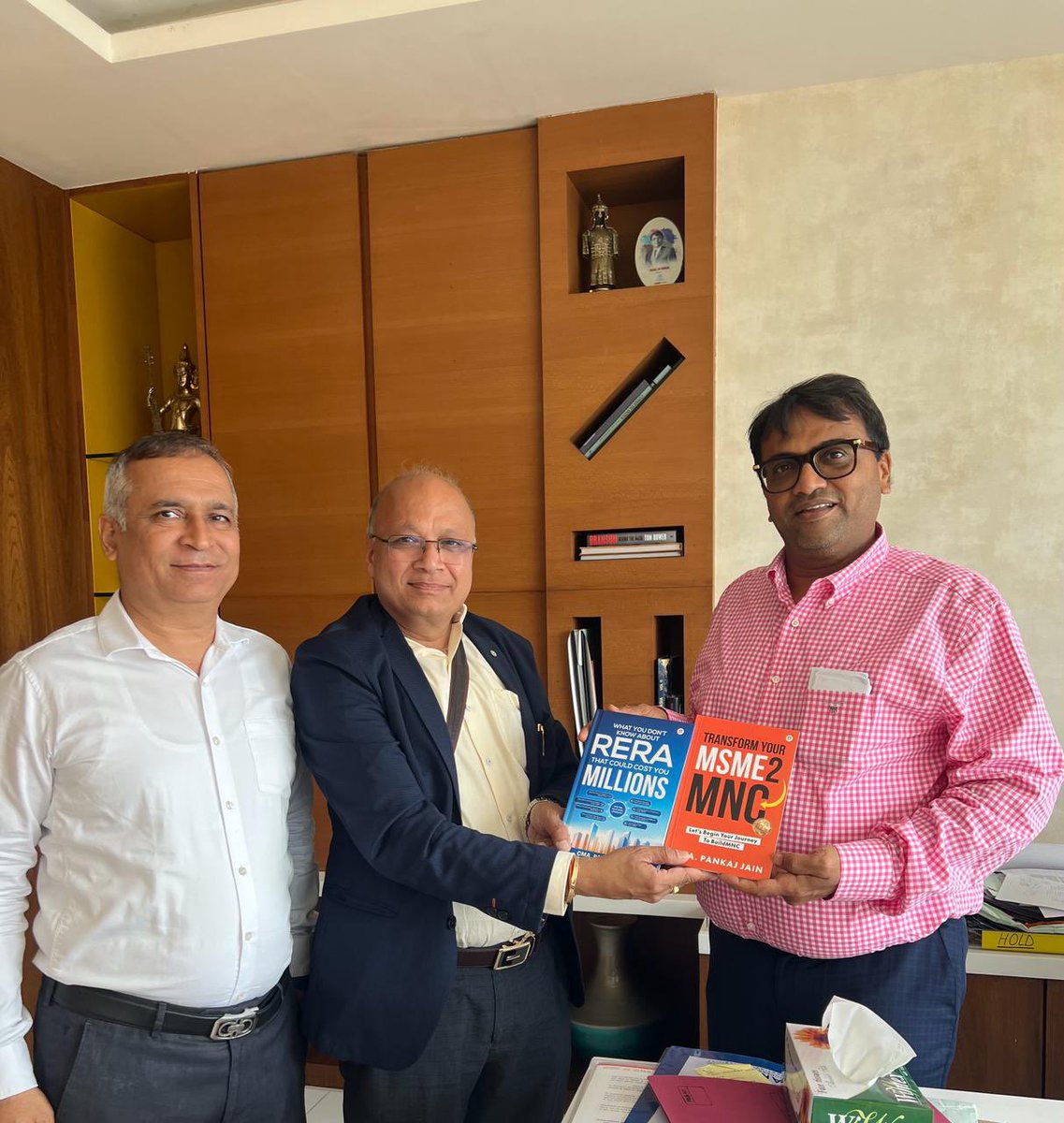 cmapankajjain's tweet photo. Recently had the privilege  and opportunity to meet Shri Ashok Chhajer ji, CMD of Arihant Superstructures Ltd (ASL), listed #realestate company with predominant focus on #affordable #housing https://t.co/t1D4YDhaNc