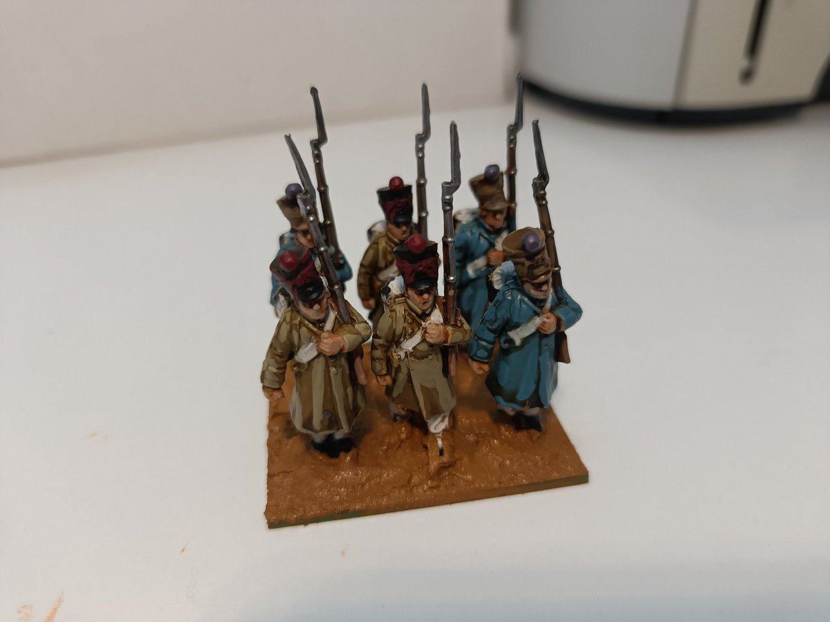 Started the basing process! They look so cool in a little regiment, I can see why so many people love Napoleonics.

#wargaming #minipainting