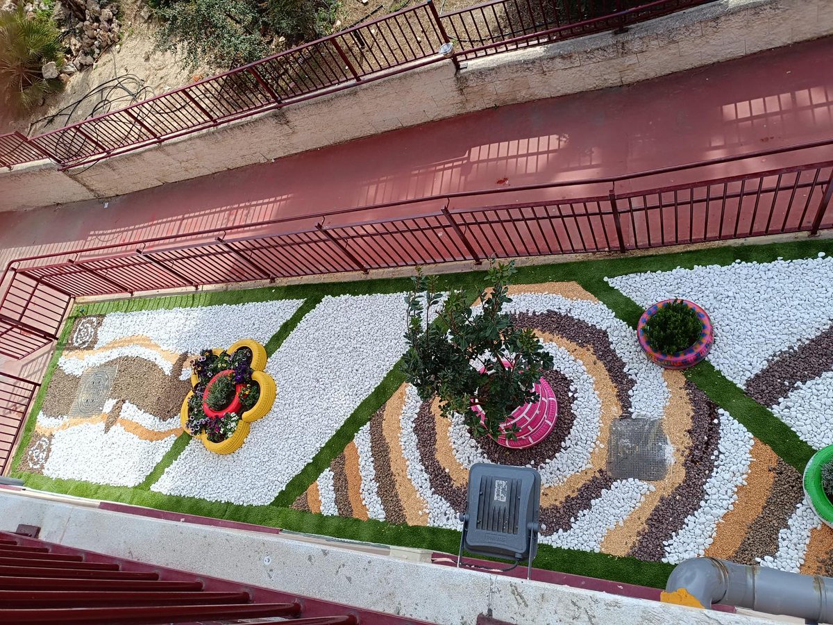UdcChamartin's tweet photo. Seguimos ampliando las zonas verdes del distrito🌱en este caso en el #CEIPPintorRosales, dando vida a un espacio vacío, el cambio ha sido increíble, ahora toca cuidarlo y disfrutarlo😍💚🌳🤗 @JMDChamartin @MADRID @AsocElOlivar https://t.co/WgvehQ49QS