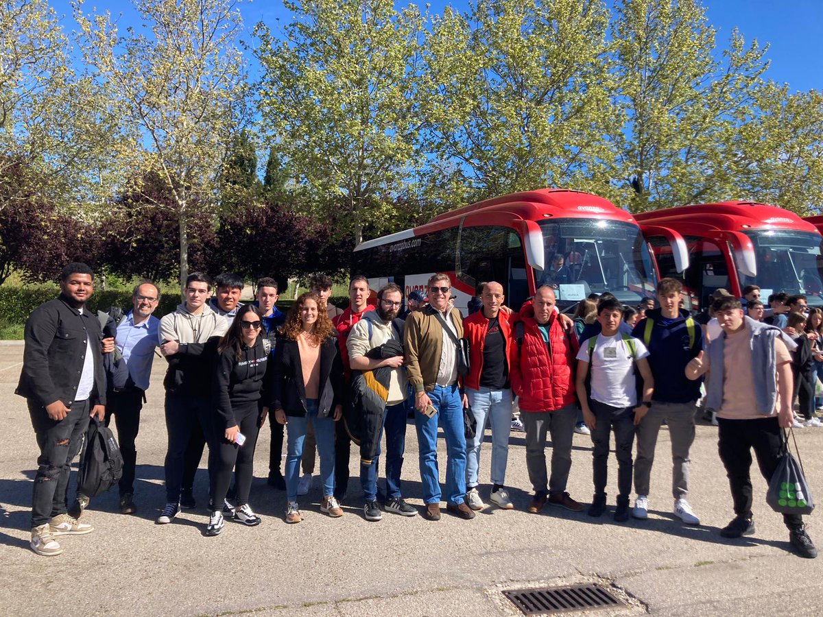 La expedición del #CPIFPPirámide llega a IFEMA Madrid para animar a los 4 alumnos del centro que empiezan hoy su competición #SpainSkills2024 gracias a @AragonSkills