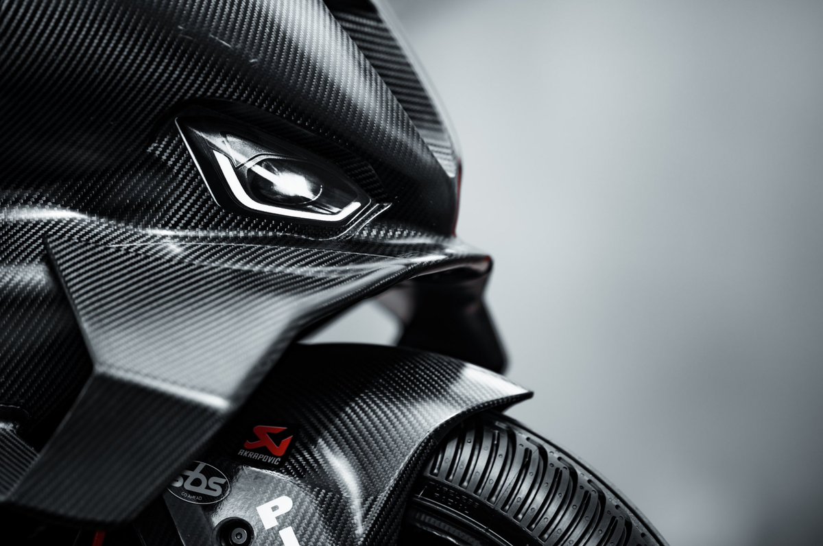 Carbon goodness ❤️❤️<a href="/OfficialBSB/">Bennetts British Superbike Championship</a> Donington #bsb #britishsuerbikes #bmw