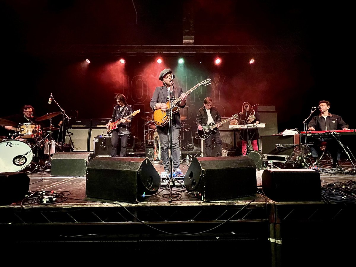 _cerys_j_'s tweet photo. @GazCoombes and his band supporting @Johnny_Marr in Cardiff last night. Great set 😃 #gazcoombes #johnnymarr #spiritpower https://t.co/u5aLftXweV