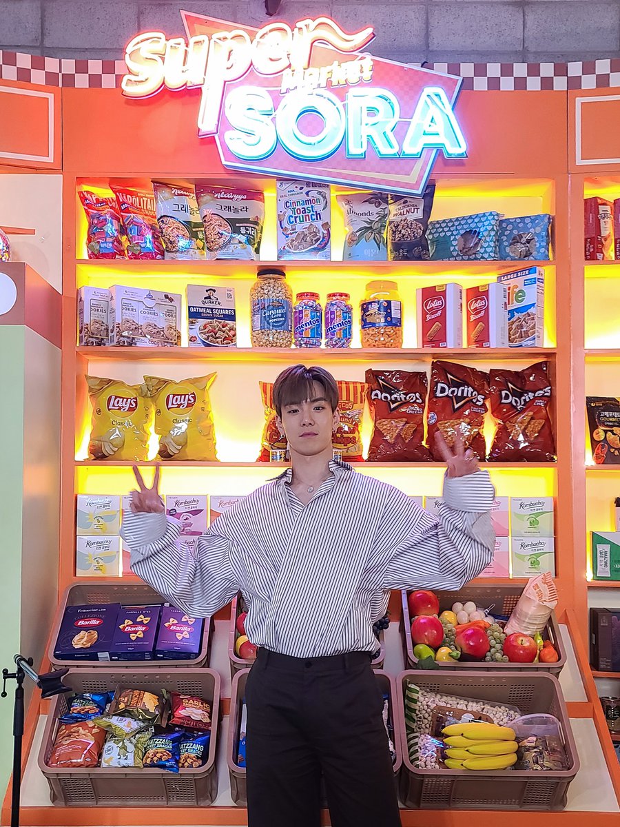 OfficialMONSTAX's tweet photo. 📸
240410 #몬스타엑스 #셔누
#슈퍼마켙소라 완료

셔누의 슈퍼마켙 소라 방문🧃🍭
거부할 수 없는 매력의 소유자 셔나톨과
그레이트 코멧에서 함께 해요!🎻❤
라스드바트리!🙌

#SHOWNU
#MONSTA_X #MONSTAX 
#그레이트코멧 #GREATCOMET https://t.co/K5JlOio7AH