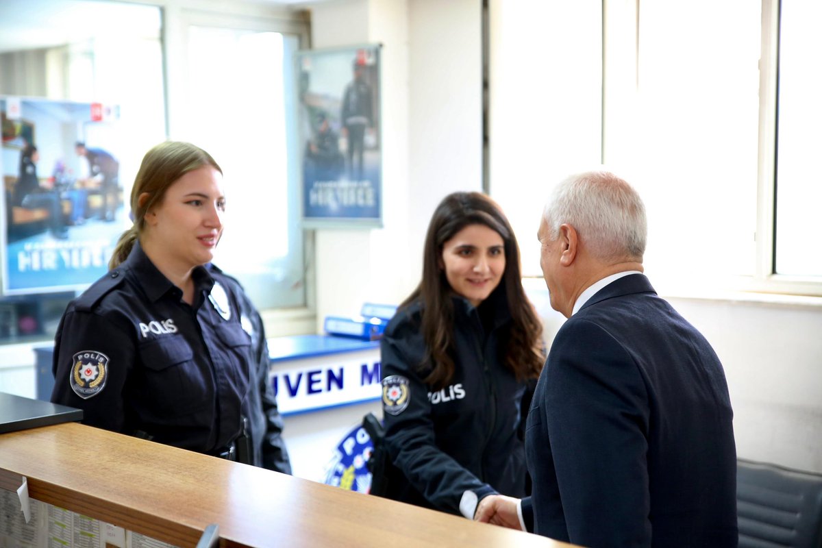 🚩Merinos Polis Karakolu Ziyareti Bayramda da görev başında olan güvenlik güçlerimizi ziyaret ederek bayramlaştık. Bu vesileyle halkın huzur ve güvenliğinin temini için büyük bir özveriyle görev yapan Türk Polis Teşkilatı’mızın kuruluşunun 179. yılını tebrik ediyorum.