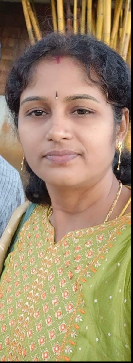 Kanna13s's tweet photo. Unga bed ku yaara koopduvinga. 2 uh semma munda.... 
Yellow - Revathi.
Pink - Sindhu...
Comment... https://t.co/iZcpJozIgH