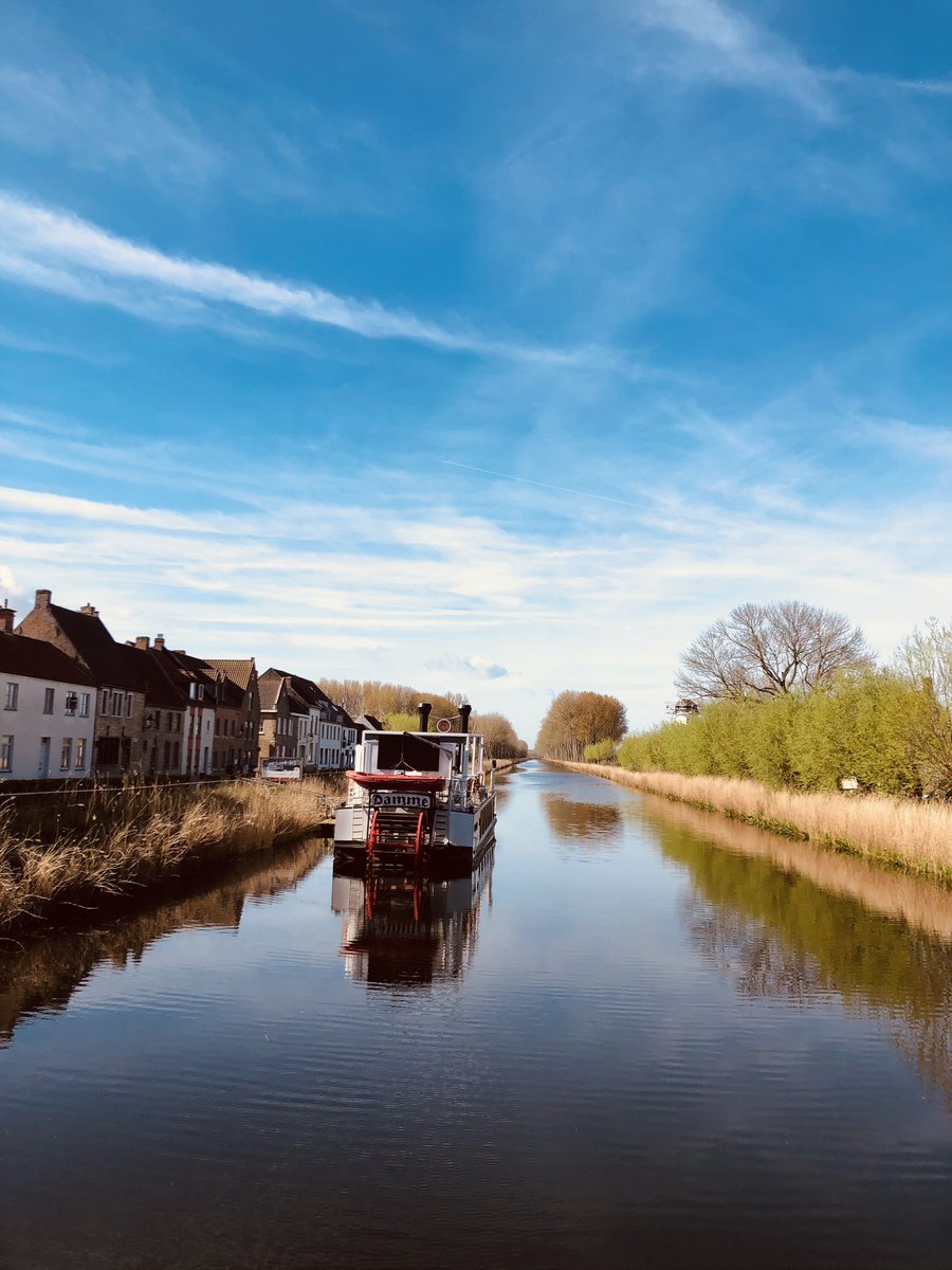 TDesmaele's tweet photo. Zo, een deugddoende 15km gelopen met de zon, doe alweer mijn witte benen mocht aaien. #ochtendloop https://t.co/Y5GUrhHCok