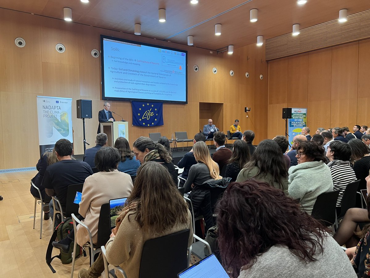2/5 Fernando Señas presents the strategy on climate change in Navarra, #KLINa and #LIFE_IP_NAdapta_CC with special mention to the work on soils.

#LIFE_IP_NAdapta_CC #LIFE #UrbanKlima #LIFEPM_Soils #EU_SoilMonitoring #LifeProgramme #LifeAmplifiers #LifeProjects