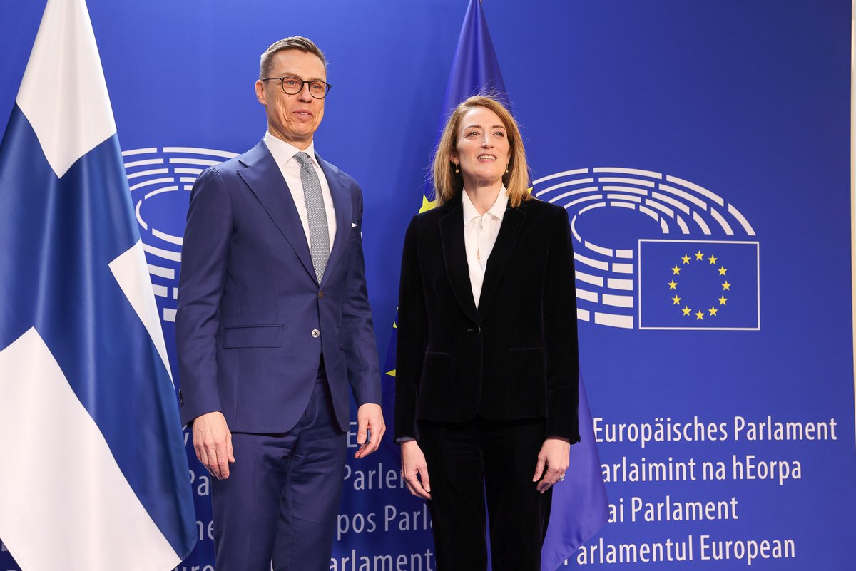 Presidentti @AlexStubb​in Brysselin vierailun toinen päivä alkoi Euroopan parlamentin puhemiehen @RobertaMetsola​n tapaamisella. Keskustelunaiheina muun muassa tilanne Ukrainasssa ja parlamentin täysistuntojen ajankohtaiset aiheet.