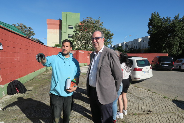 Hemos visitado el mural del <a href="/Altolatuit/">CEIP M. Altolaguirre</a> dentro del proyecto Barrios que cuidan y reciclan de <a href="/imaginaedoc/">IMAGINA,Educ. y Ocio</a> y <a href="/AsocEntreAmigos/">Asociación Entre Amigos</a>  en colaboración con <a href="/LipasamSevilla/">Lipasam</a> <a href="/ecoembes/">Ecoembes</a> <a href="/ecovidrio/">Ecovidrio 🌍</a> <a href="/FAMPcomunica/">FAMP Comunicación</a> <a href="/MedioAmbAND/">Consejería de Sostenibilidad y Medio Ambiente</a>