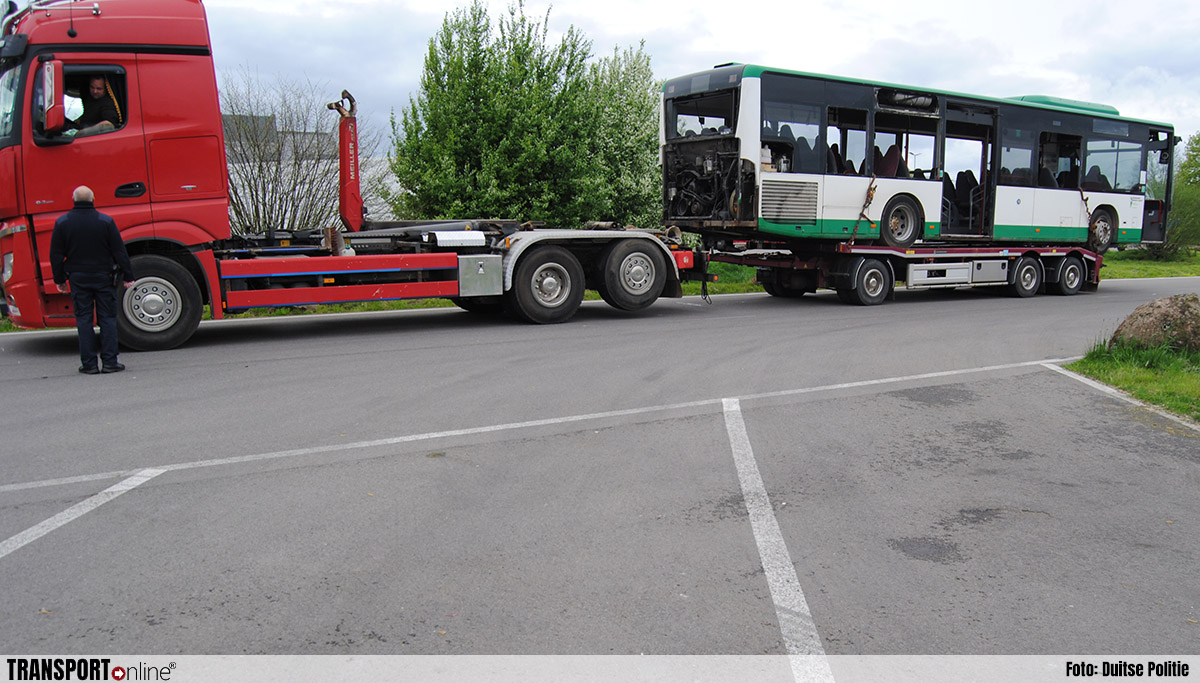 Duitse politie stopt 'busvervoer' [+foto]

lees meer: transport-online.nl/43936/duitse-p…