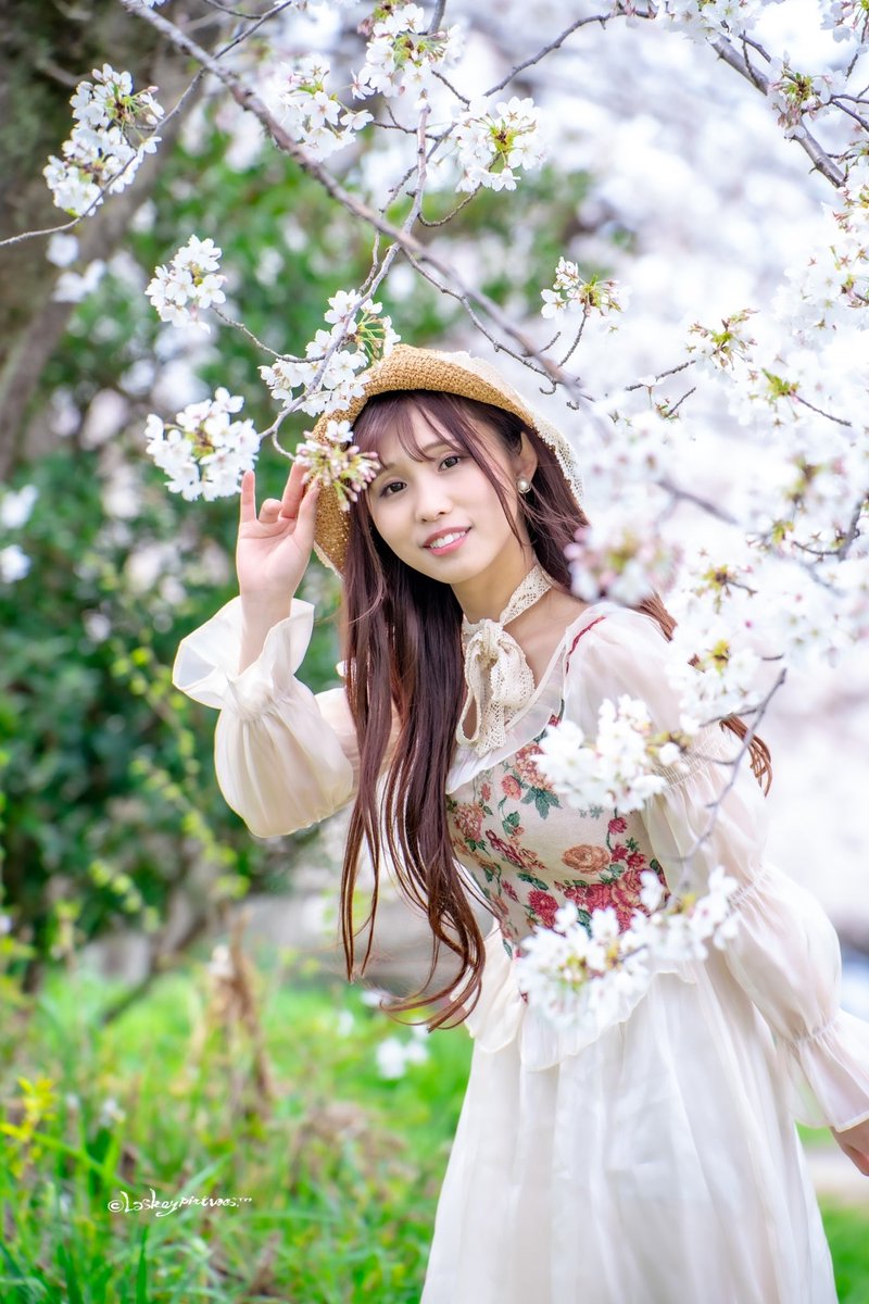 #歌手 #モデル　LUNA @r8r1r1r #桜🌸　#春 都内も場所によっては頑張ってる 桜がまだ沢山ありました🤗