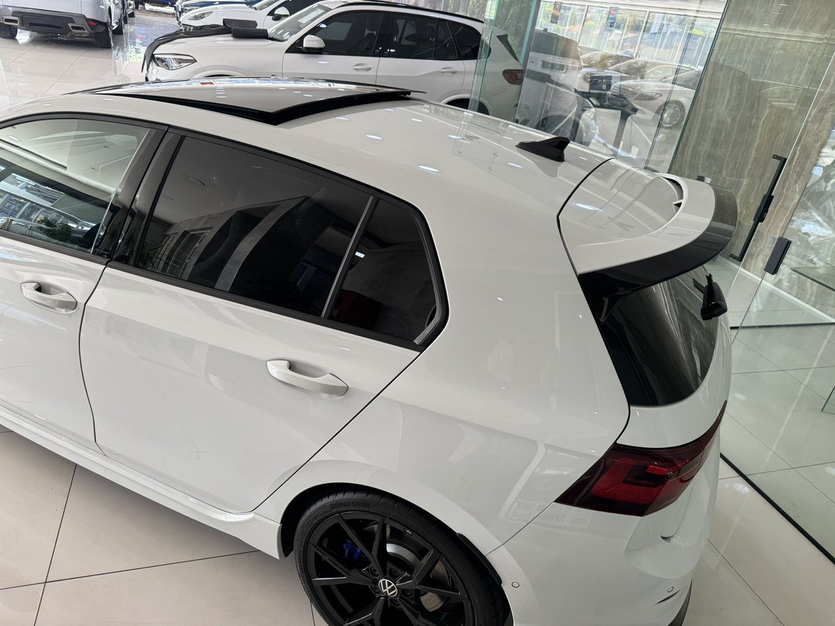 2024 GOLF 8 R 2.0 R999 995 R18000 Brand new