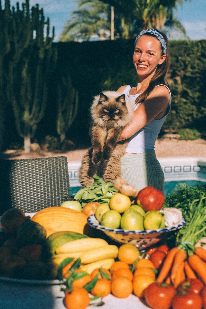 LiesbethPauwels's tweet photo. When looking at labels on foods, always check the ingredients list. The marketing tags don't say anything. I buy products (especially protein sources) with minimal ingredients. And I try to do the same for cosmetic & skin care products.
#BodyMindGame https://t.co/YV9GeHDO90