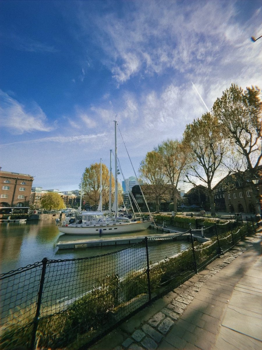 Name a more scenic walk to class, we'll wait ☀️💁‍♀️ . #NortheasternUniversityLondon #NULondon #Northeastern