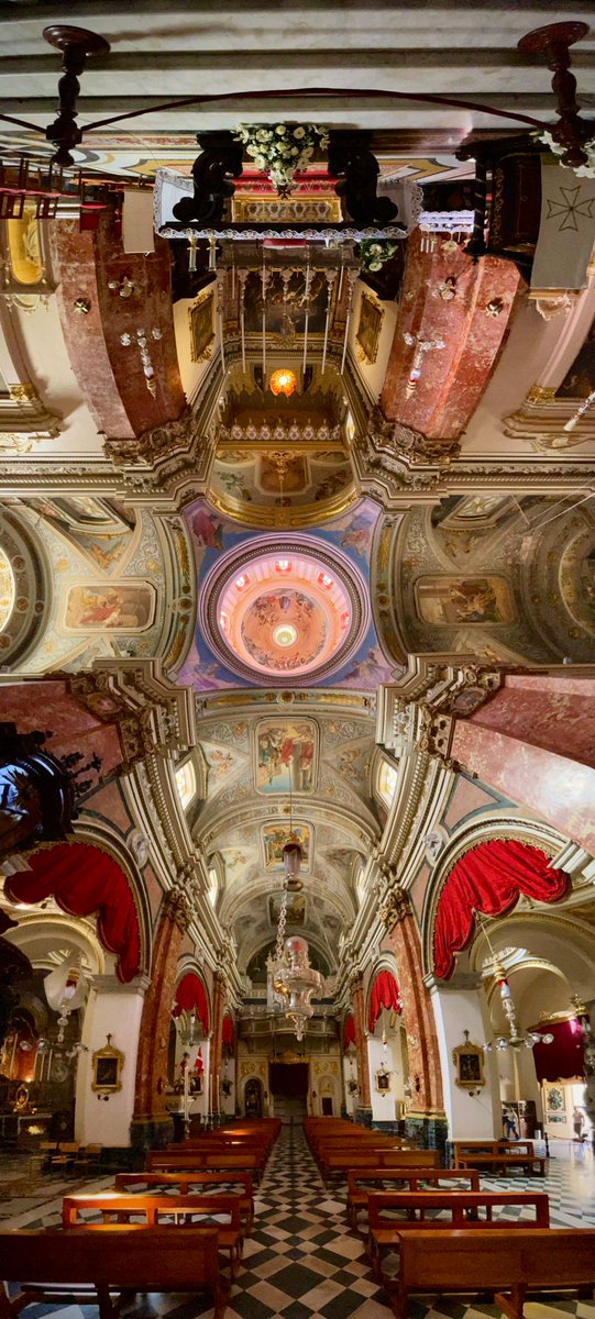 Looking up and over at the beautiful Church of St Lawrence in Birgu(Vittoriosa). The Three Cities on #Malta. Watch a short film that shows more of this stunning building here youtu.be/seNpUBHi6Fw?si…