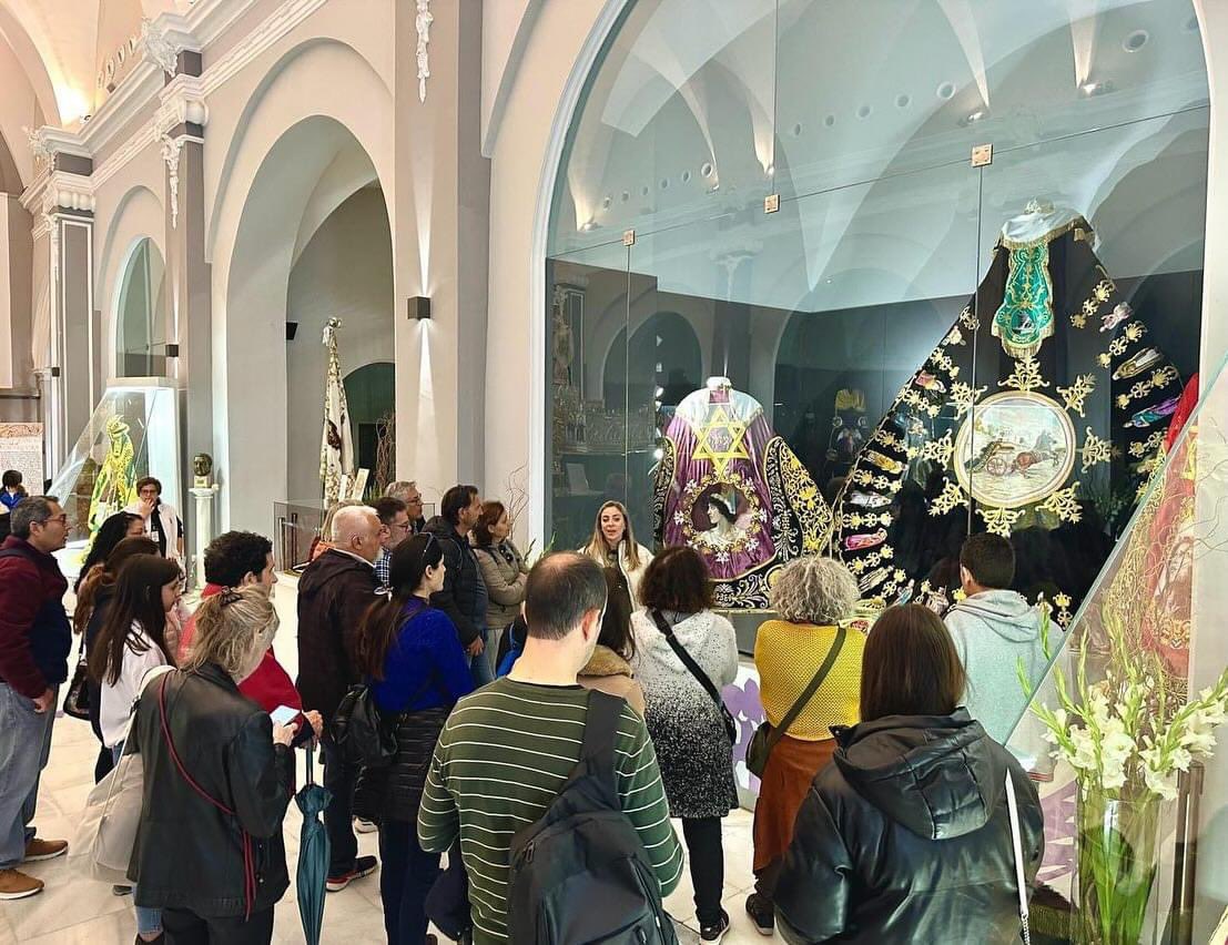 muBBla's tweet photo. Gran afluencia durante la Semana Santa de #Lorca. 20.000 visitantes han admirado el arte del bordado en muBBla en nuestras jornadas de puertas abiertas. Y casi 1700 personas han acudido a la exposición “Bordados del Siglo XX”.  Éxito total en la difusión de nuestro Arte🧵 🪡 https://t.co/y6K9mo7dFq
