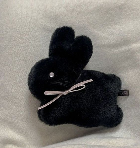 lovesickdoe's tweet photo. black + pink https://t.co/hwzHDZiIov