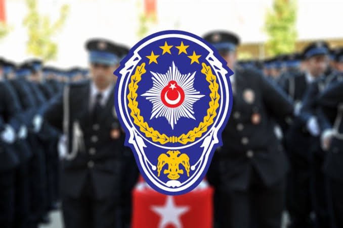 Türk Polis Teşkilatı'nın kuruluş yıldönümü ve Polis Haftası kutlu olsun. Aziz şehitlerimizi, kahraman gazilerimizi minnet ve rahmetle anıyoruz. #PolisTeskilatı179Yasında #PolisHaftasıKutluOlsun #10NisanPolisGünü