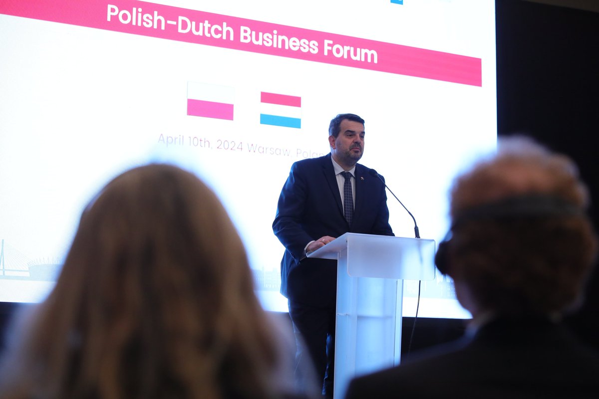 💬 Polsko-niderlandzka współpraca inwestycyjna bardzo dobrze rozwija się od lat, a 🇵🇱🇳🇱wymiana handlowa wzrosła o 8% w 2023 r., osiągając 30 mld euro - poinformował wiceminister Jacek Tomczak otwierając Polsko-Niderlandzkie Forum Gospodarcze.