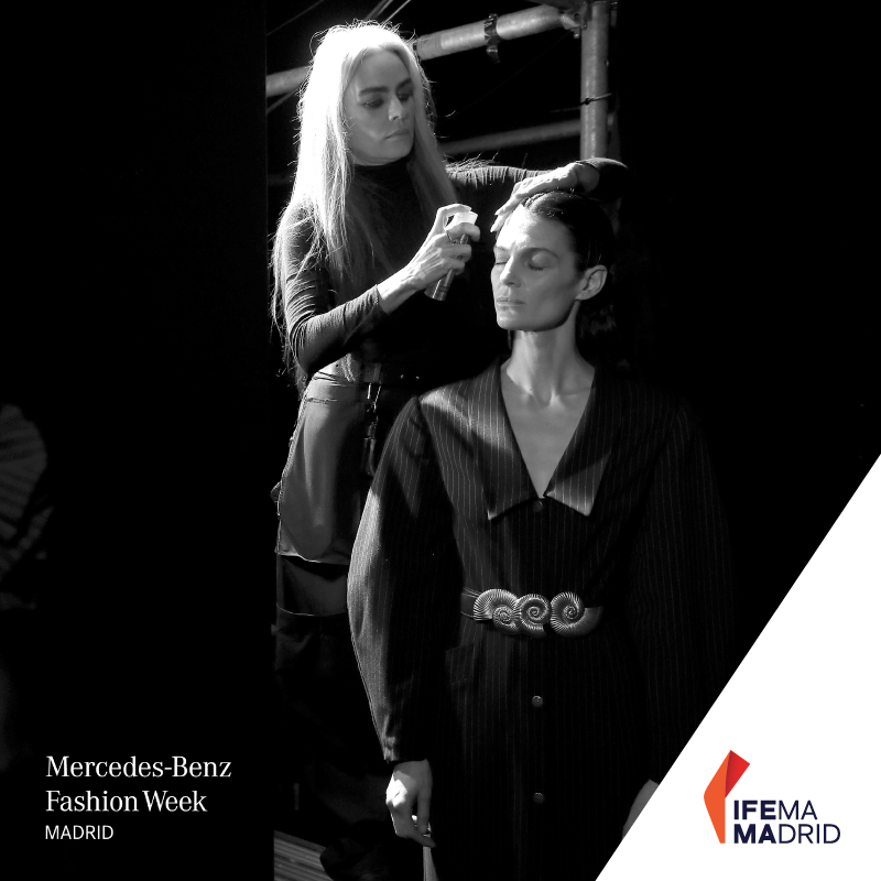 Backstage at #MBFWMadrid is a space full of inspiration and creativity.

This is where the impressive creations we see on the catwalk are brought to life by the tireless work of designers, stylists, makeup artists, hairdressers and technicians.