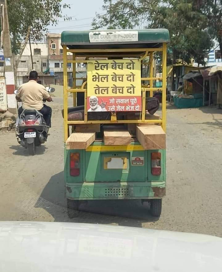 This auto driver displays more courage than today's news anchors and journalists! 👏😃