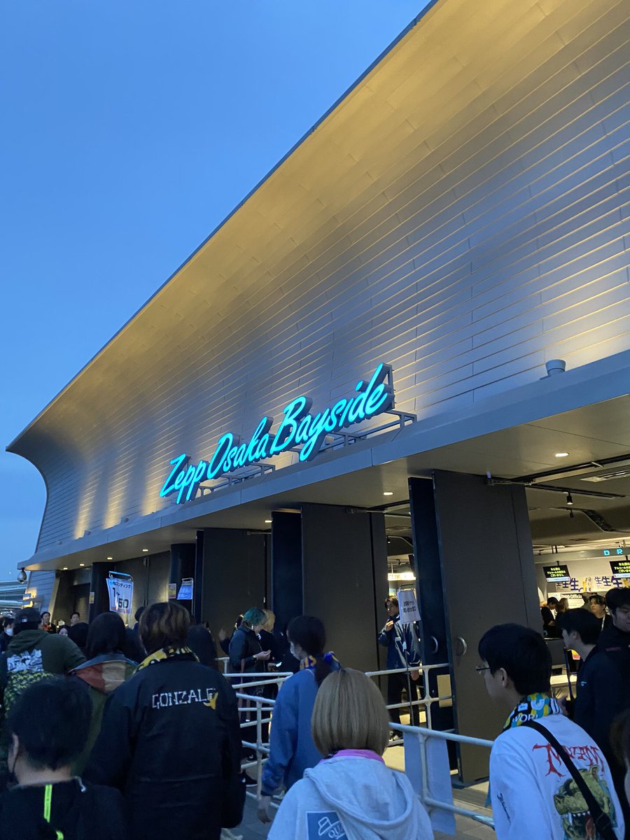 manatsu1983's tweet photo. めちゃ良い席ー!!
嬉しい🥳
久しぶりの🐺
ゆかさんと🥰
#mwam https://t.co/yNMiRKb5Ik