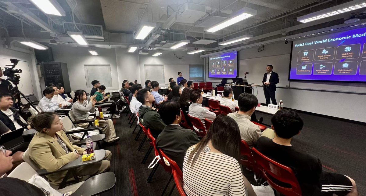 🌐Thanks for inviting us to the #Web3.0 Real Economy Digitalization event at @HKUST!

Exciting talks on Web3.0 transformation left us buzzing! @HarrietIRISnet engaged in insightful discussions with experts about Web3.0's practices and challenges in the enterprise scenario.