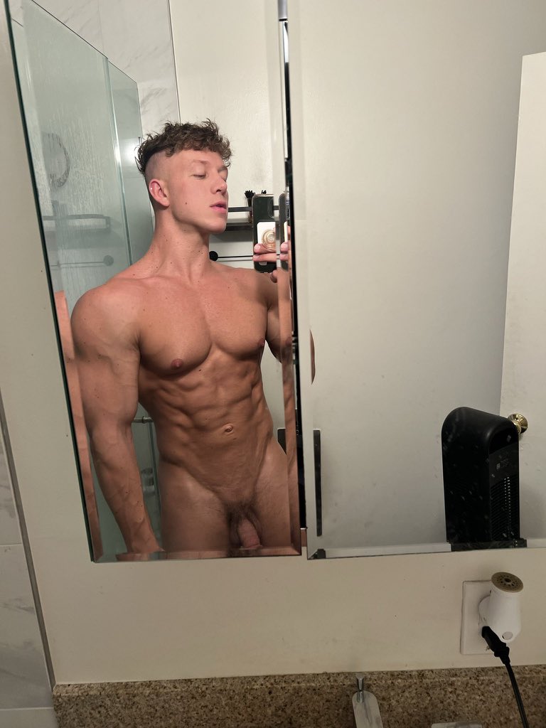 FelixFoxXXXXX's tweet photo. I'm easy. Just pin me down and I'll submit. https://t.co/43ngYHRodh