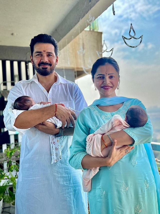 Onlinetadka's tweet image. जुड़वां बच्चों की मां बनने के बाद भुलक्कड़ हो गईं हैं रूबीना दिलाइक, बोलीं-'किस बेबी को पहले दूध पिलाया,याद ही नहीं रहता'
#RubinaDilaik #Twins #Edhaa #Jeeva #Bollywood #TvIndustry