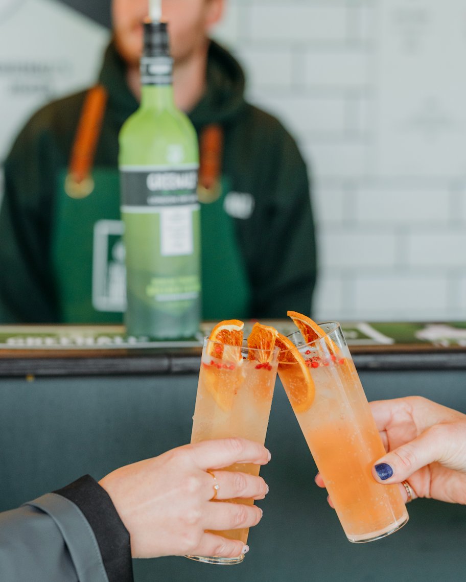 Cheers to good company 💚 Tag the gin to your tonic ✨

#GreenallsGin #GinClassics #LondonDryGin #British #BritishGin #GreenallsLondonDryGin