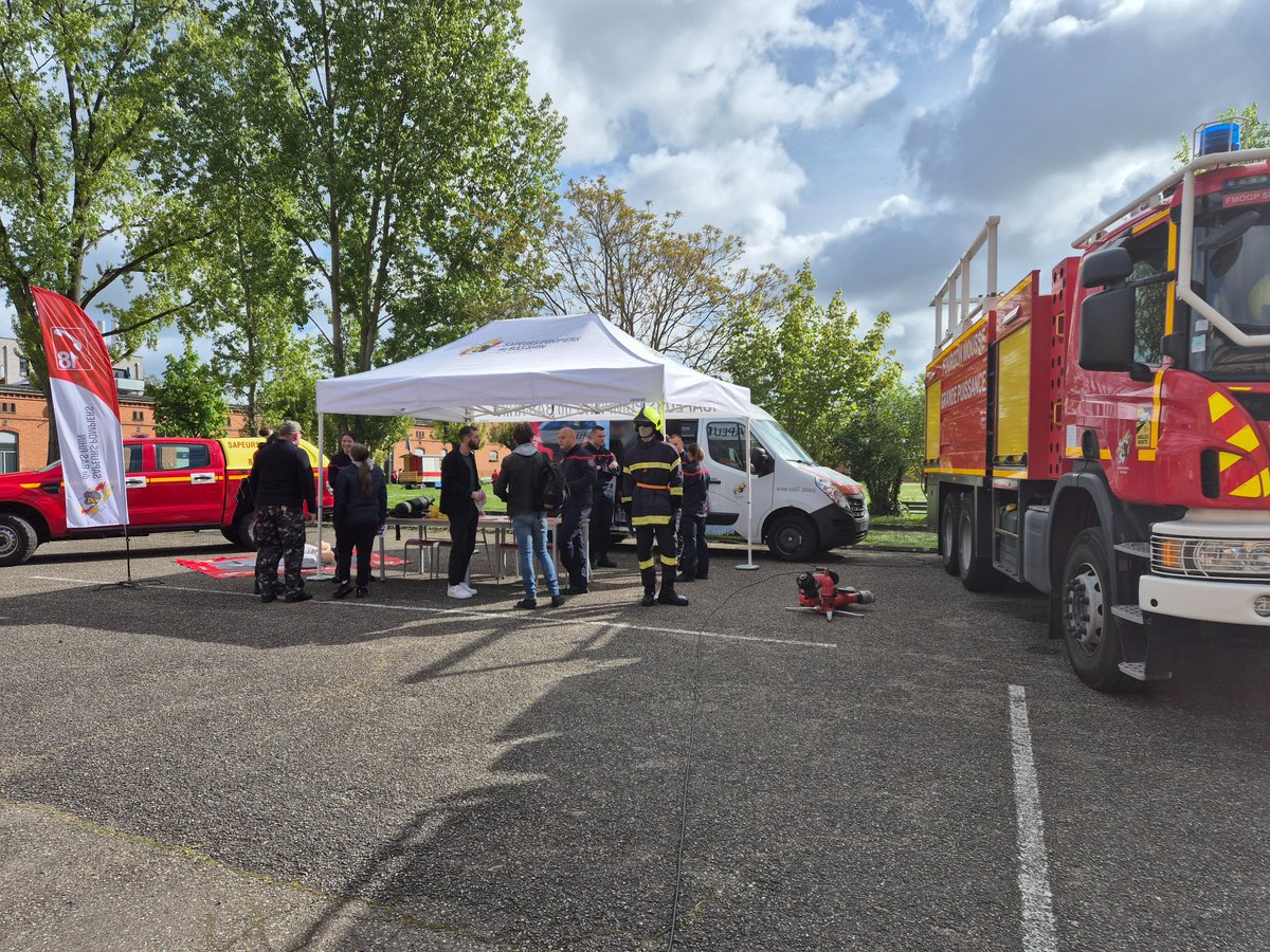🔥🚒 Le #SIS67 participe aujourd’hui au forum des métiers #ChoisisTonUniforme organisé par l'EPIDE de Strasbourg et @FranceTravail. ➡️ Présentation du métier de sapeur-pompier et de l'engagement de #Pompier volontaire, exposition de matériels et de véhicules.