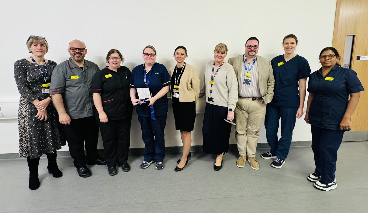 Sarah is one of our Clinical Site Managers here at @NorthBristolNHS, yesterday I was delighted to present a @CavellCharity Star Award for nursing excellence. Sarah was nominated by a colleague noting that “Sarah works tirelessly and consistently to maintain safety and patient…