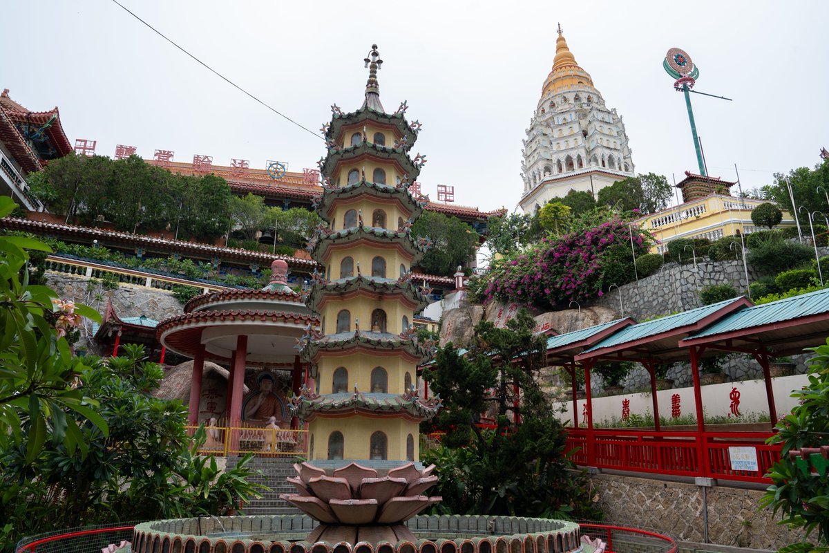 thailand-becausewecan.picfair.com/pics/019648501…
The Chinese Buddhist Temple Kek Lok Si of George Town on Penang in Malaysia Southeast Asia
Picfair Stock Photo
Self Promotion
#Malaysia #georgetown #penang #photography #travel #buddha #travelphotography #Buddhism #traveler #travelblogger #photo