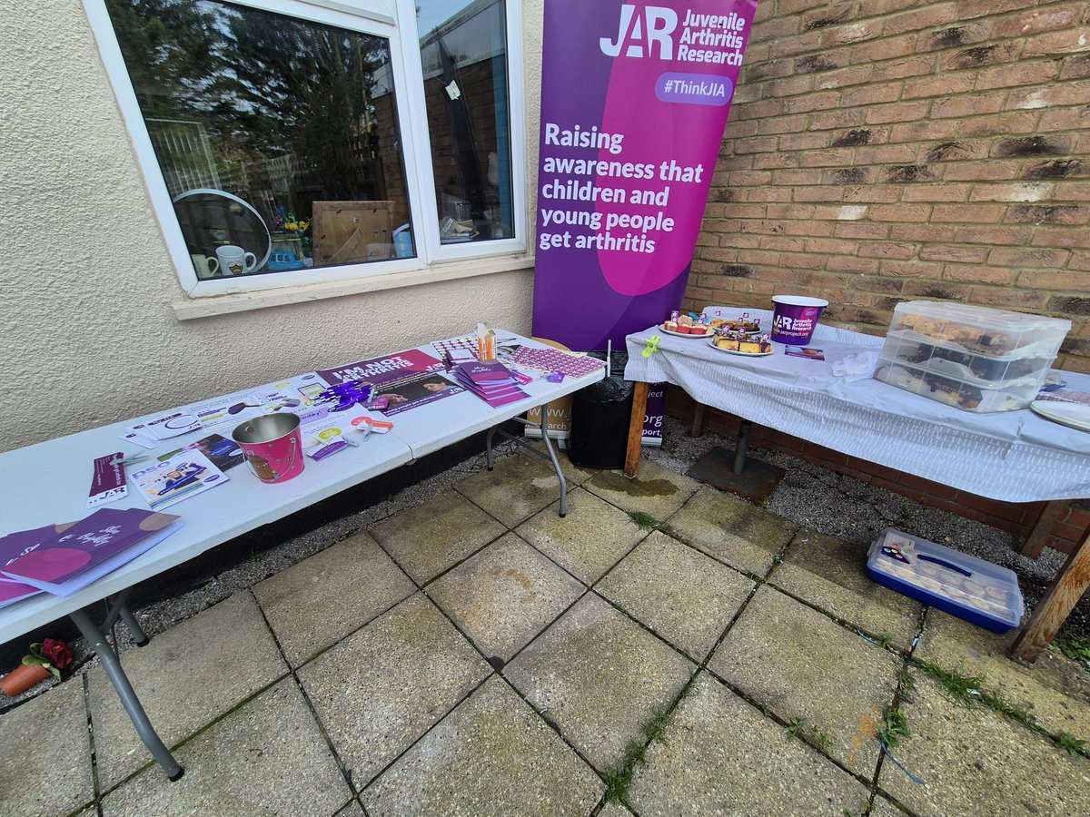 We want to say a huge thank you to Keeley and her son Kyle for raising £439 at their bake sale that was held at the weekend! How tasty do the cakes look? 😛🍰 The money will be split between The Psoriasis Association and @JARProject (Juvenile Arthritis Research). Thank you!