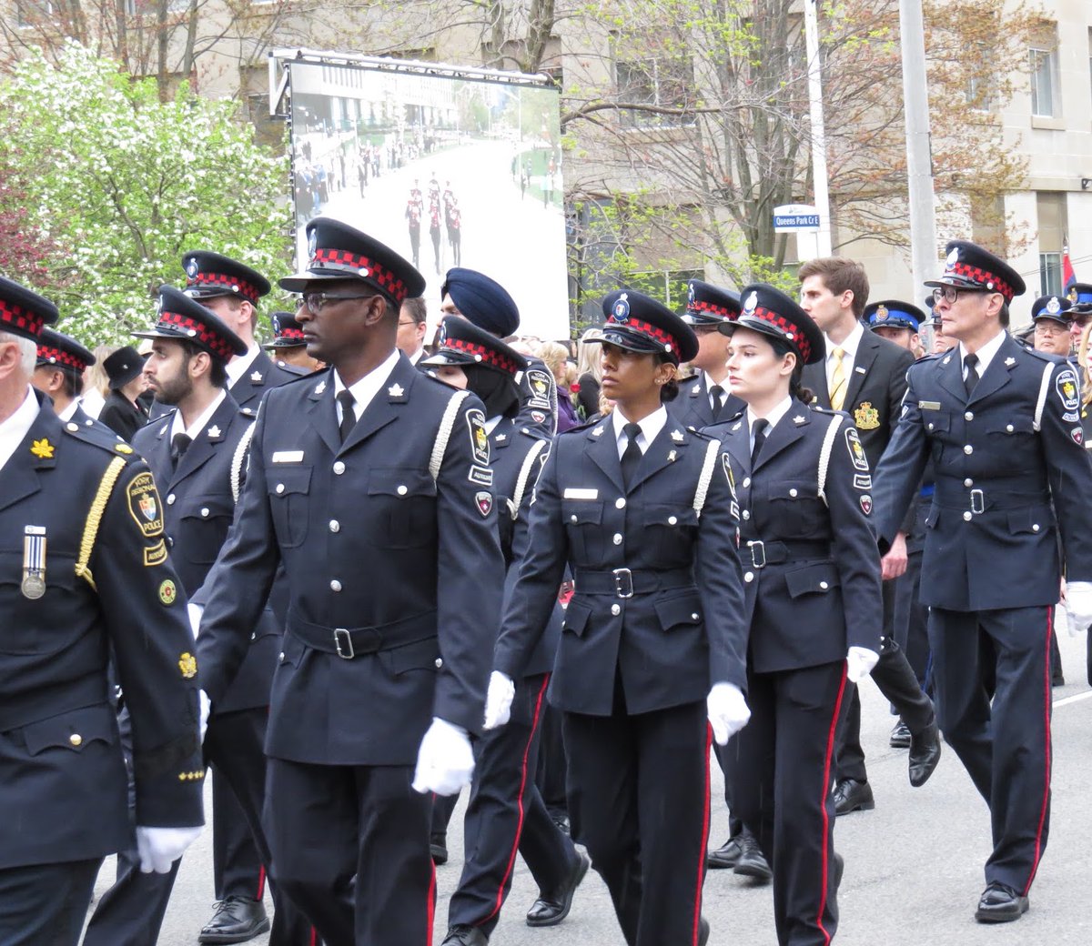 Sunday, May 5th at 11am we will gather at Queen's Park for the 25th Annual Ceremony of Remembrance for Ontario’s fallen police officers and honour our officers who paid the ultimate price. All are welcomed to attend. #WeRemember #HeroesInLife @HeroesInLife