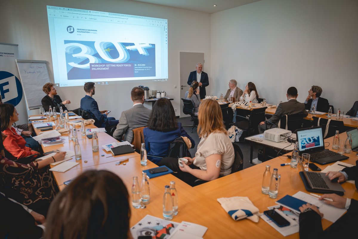 Unser @imarichr nahm am Workshop der @fnfeurope zur #EU-Erweiterung teil.
Dies bot eine Gelegenheit die 🇭🇷 Erfahrungen aus dem 🇪🇺-Beitrittsprozess mit Gästen und Experten aus dem #Westbalkan, der 🇺🇦, 🇲🇩 und 🇬🇪 zu teilen.

Dank geht an das @FNFreiheit-Team für die Organisation.