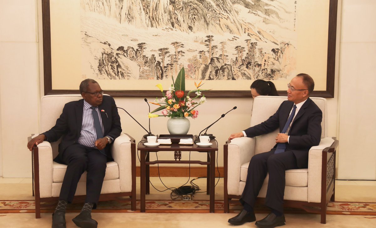 Yesterday, Vice FM Chen Xiaodong met with outgoing #Zimbabwean Ambassador to #China Martin Chedondo. The two sides reiterated committments to further enhance bilateral relations. We highly appreciate Amb.Chedondo’s effort and contribution over the years and wish him all the best.